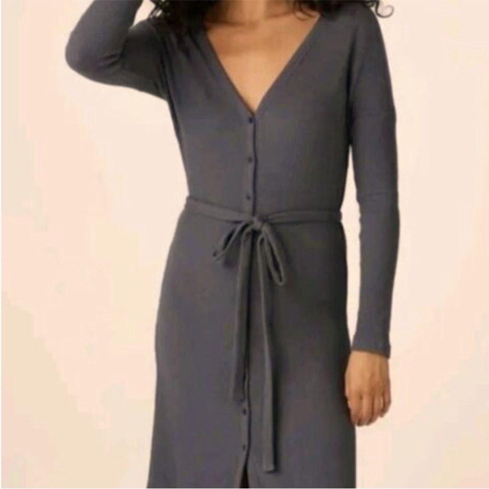 VETTA Capsule Knit Midi Dress